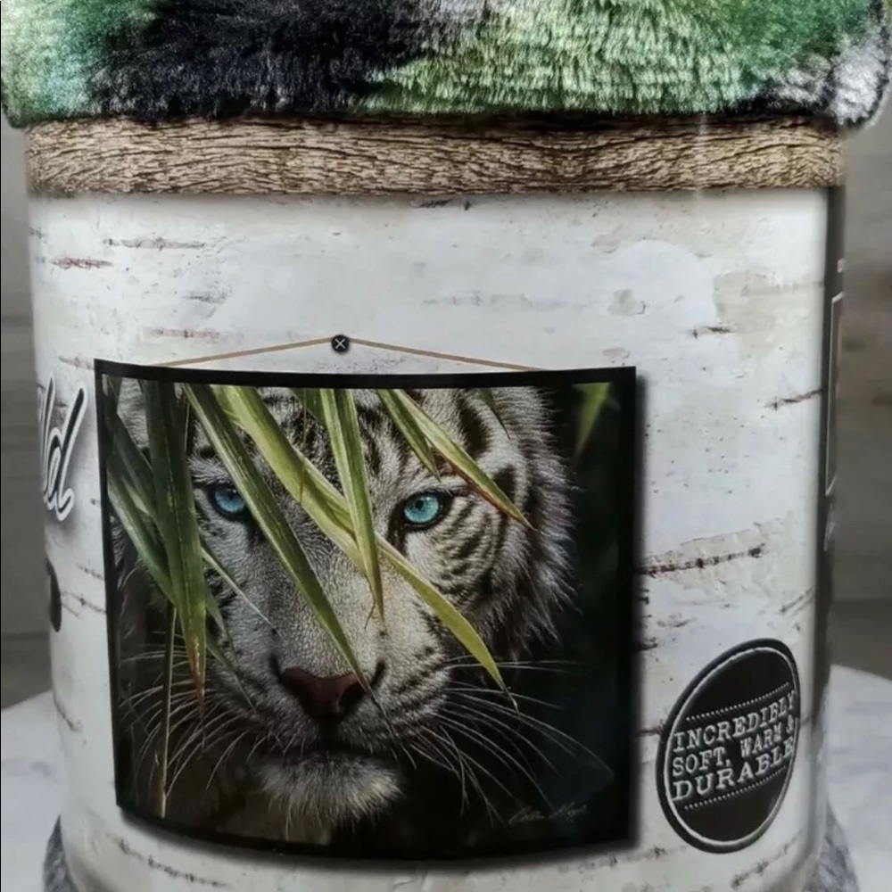 Tiger Plush Throw Blanket 50” X 60” Heartland Very Soft ~  NEW!